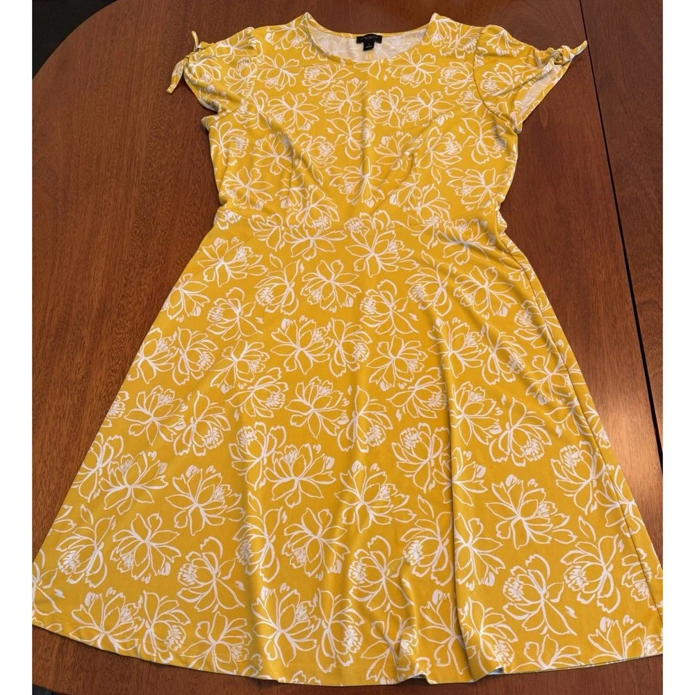 Ann Taylor Dress Women's Small Yellow White Floral Fit and Flare Knee Length‎